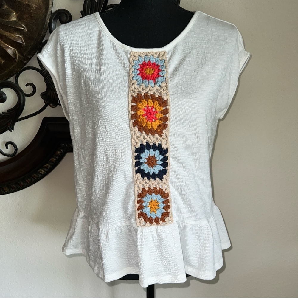 THML Women’s White Crinkle Crewneck Sleeveless Pullover Top Crotchet Accents M